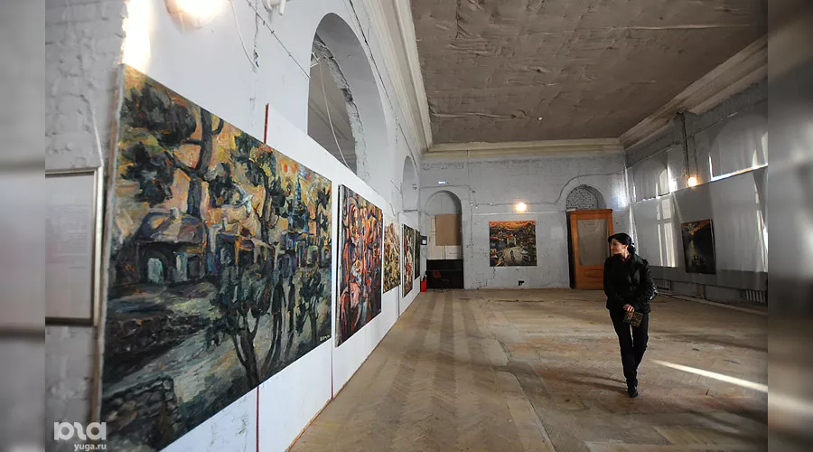 Выставка картин Мхитара Асланяна &copy;&nbsp;Елена Синеок. ЮГА.ру