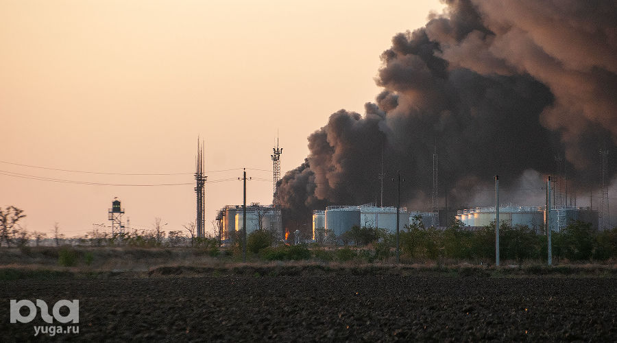 Пожар на нефтебазе в Пролетарске © Фото Александра Гончаренко, Юга.ру