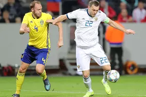 Андреас Гранквист и Артем Дзюба. Матч Лиги наций УЕФА Швеция — Россия. 20 ноября 2018, Стокгольм &copy;&nbsp;Фото пресс-службы РФС