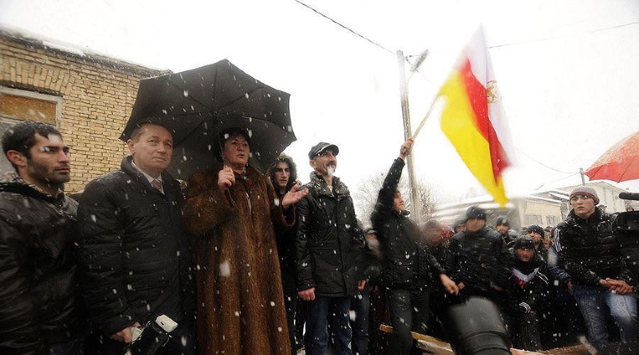 Митинг в поддержку Аллы Джиоевой © Сергей Карпов. ЮГА.ру