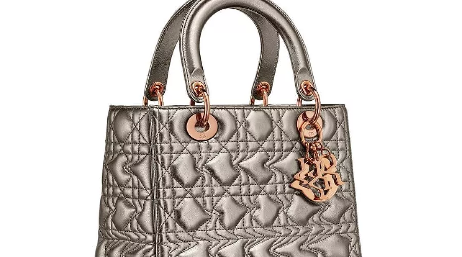 Сумка Lady Dior, созданная Recycle Group &copy;&nbsp;Фото из инстаграма Recycle Group, www.instagram.com/recycleart