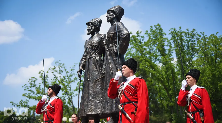 Открытие памятника «Славным сынам отечества – казакам и горцам – героям Первой мировой войны» в Краснодаре &copy;&nbsp;Фото Елены Синеок, Юга.ру