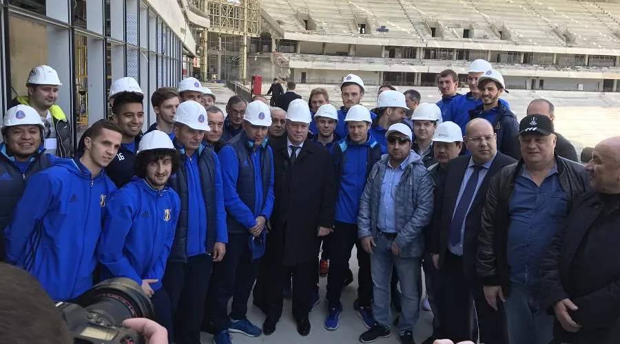 ФК «Ростов» на строящейся «Ростов-Арене» &copy;&nbsp;Фото из официального аккаунта ФК &laquo;Ростов&raquo; в Twitter, twitter.com/rostovfc