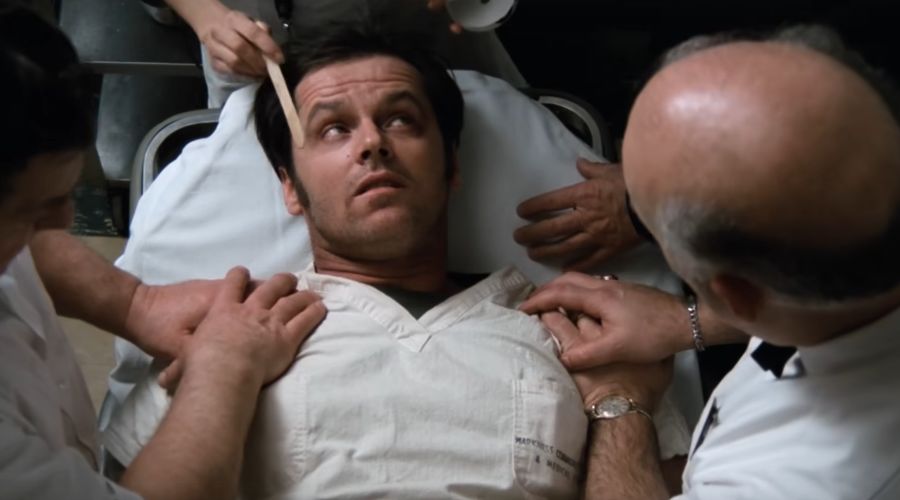 Кадр из трейлера к фильму «Пролетая над гнездом кукушки» © Скриншот видео с Rutube-канала «Трейлеры фильмов и анимации»