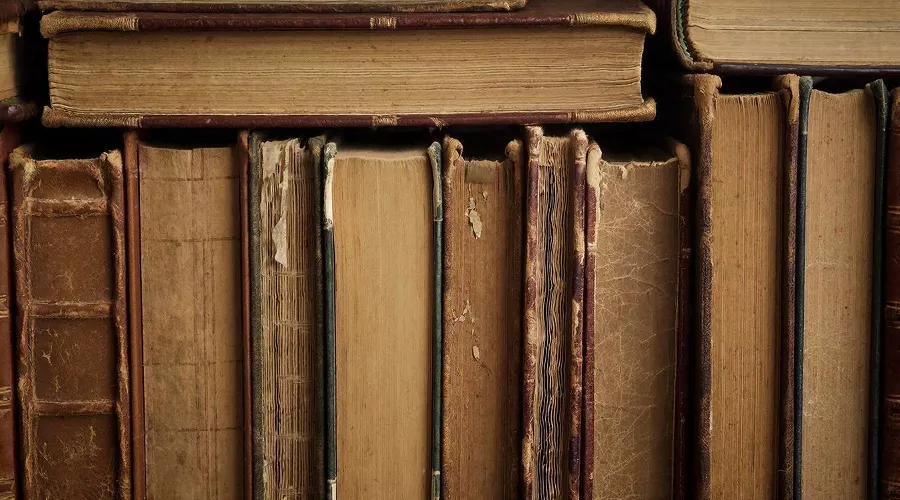 книги &copy;&nbsp;Изображение сгенерировано нейросетью Gigachat