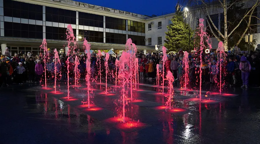 Открытие нового фонтана в Приморско-Ахтарске, 2 апреля 2022 г. &copy;&nbsp;Пресс-служба администрации Краснодарского края, Admkrai.krasnodar.ru