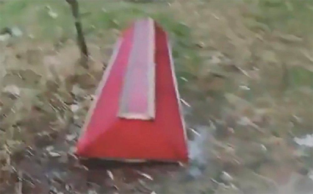 Самый элитный гроб. Гроб майнкрафт. Гроб бархатный. Гроб с кристаллами сваровски. Видео про гробы.