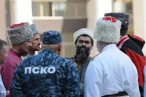 "Стояние" против Гельмана в Краснодаре &copy;&nbsp;Елена Синеок. ЮГА.ру