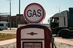 Автомобильная заправка &copy;&nbsp;Фото Елены Синеок, Юга.ру