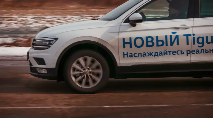 Новый Tiguan протестировали на краснодарском турбодроме &copy;&nbsp;Фото пресс-службы КЛЮЧАВТО