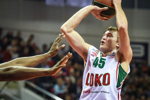 "Локомотив-Кубань" обыграл "Барселону" в матче Евролиги © Елена Синеок, ЮГА.ру