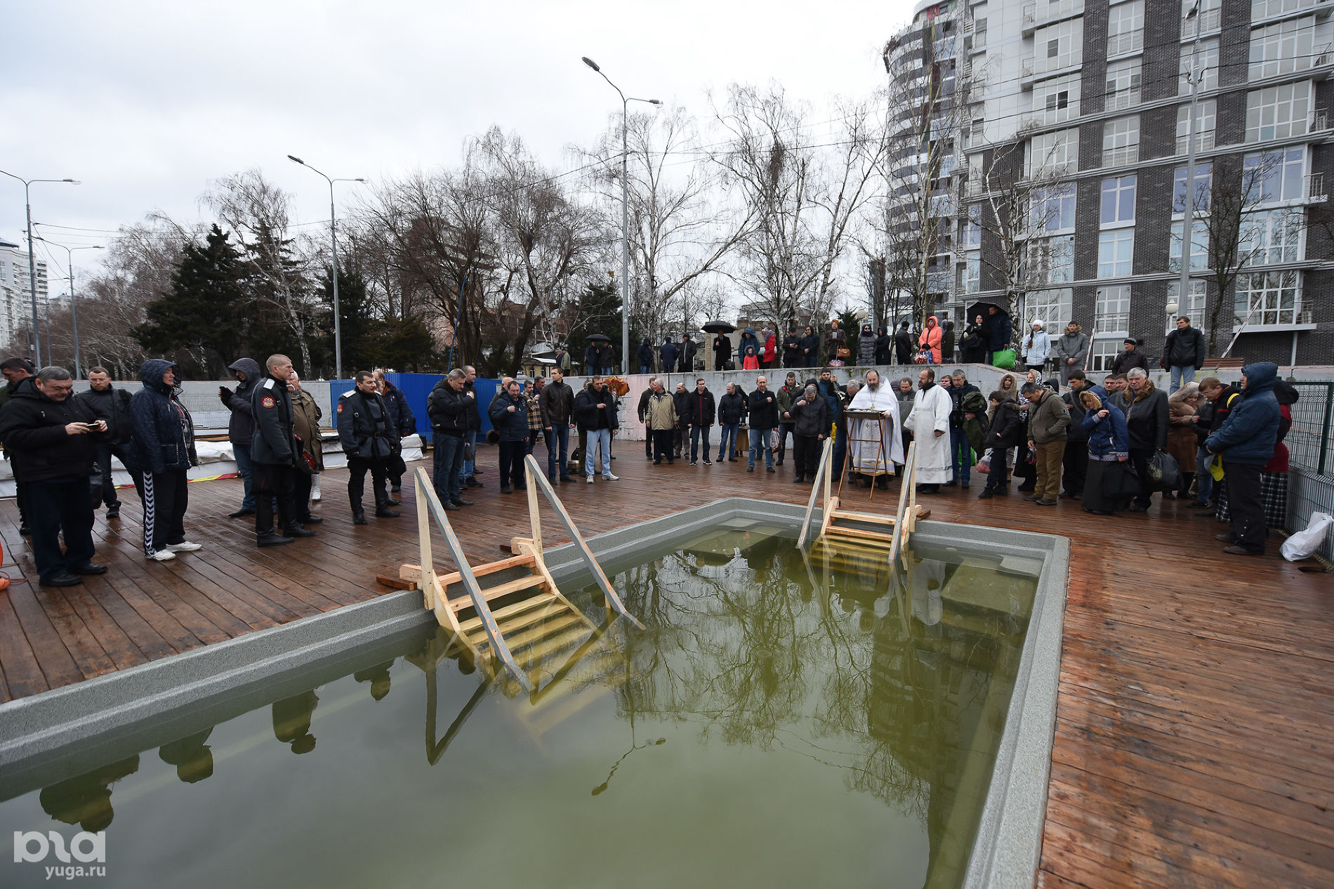 где купаться на крещение в краснодаре. рождественская набережная краснодар крещение. крещение купание в речке. где купаться на крещение в краснодаре. крещенские купания краснодар.
