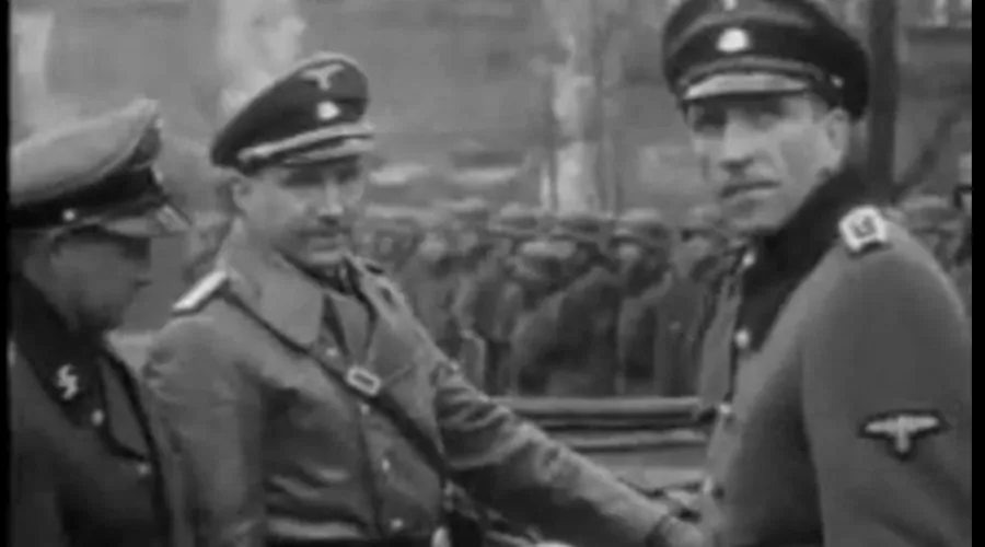 Кадр из трейлера к фильму «Список Шиндлера» &copy;&nbsp;Скриншот видео с сайта www.kinopoisk.ru