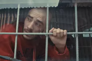 Дмитрий Кузнецов (Хаски) &copy;&nbsp;Кадр из клипа на песню &laquo;Скрепы&raquo; группы &laquo;Каста&raquo;