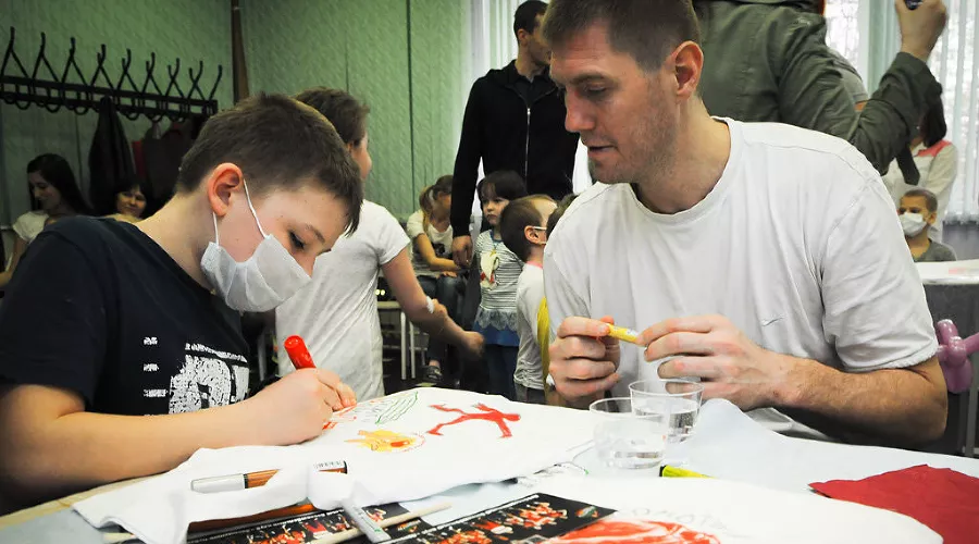 Благотворительная акция ПБК "Локомотив-Кубань" и ЮГА.ру "Добро своими руками" &copy;&nbsp;Елена Синеок, ЮГА.ру