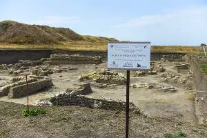 Раскопки в Фанагории. Уцелевшая гробница позднеантичной эпохи &copy;&nbsp;Фото Елены Синеок, Юга.ру