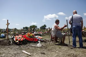 На кладбище в Крымске &copy;&nbsp;Влад Александров, ЮГА.ру
