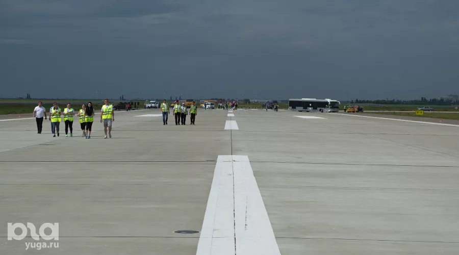  Забег на новой взлетно-посадочной полосе аэропорта Краснодара &copy;&nbsp;Фото Дмитрия Леснова, Юга.ру