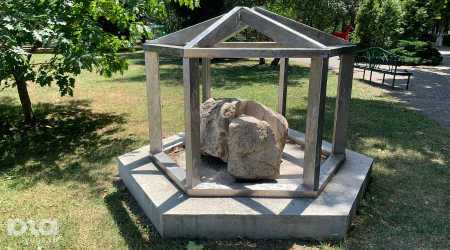 Скульптура «Белореченский торт» в парке Белореченска &copy;&nbsp;Фото Антона Быкова, Юга.ру