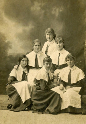 Выпускницы Мариинского женского института в Екатеринодаре (1916), фото неизвестного автора, фото с сайта myekaterinodar.ru