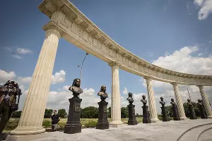 Открытие колоннады "Слава российским адмиралам" в Михайловске &copy;&nbsp;Татьяна Барыбина, ЮГА.ру