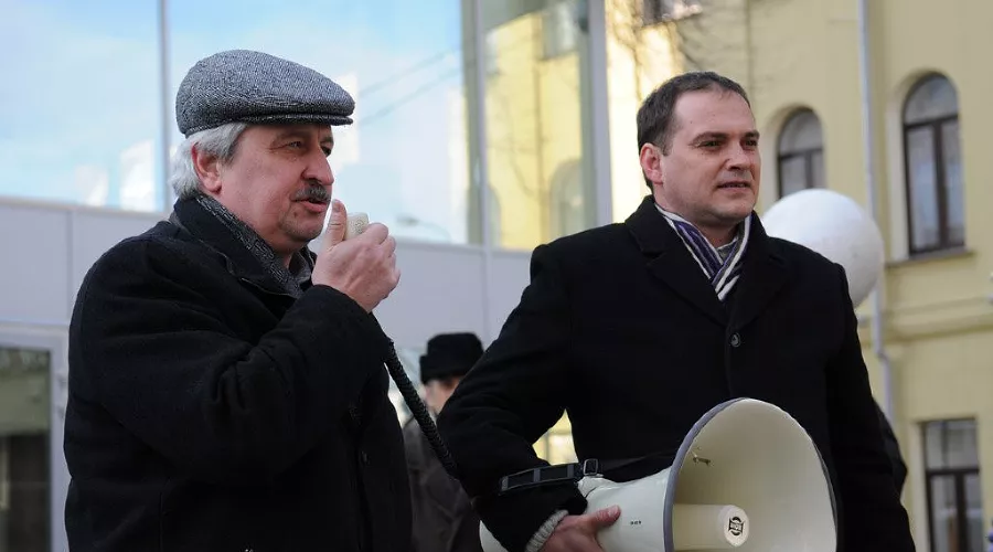 КПРФ провела в Краснодаре акцию "Пятого в пять приходите рассказать" &copy;&nbsp;Елена Синеок. ЮГА.ру