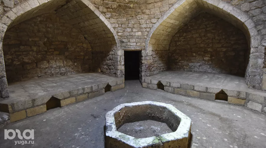 Дербентский памятник архитектуры "Девичья баня" &copy;&nbsp;Елена Синеок, ЮГА.ру