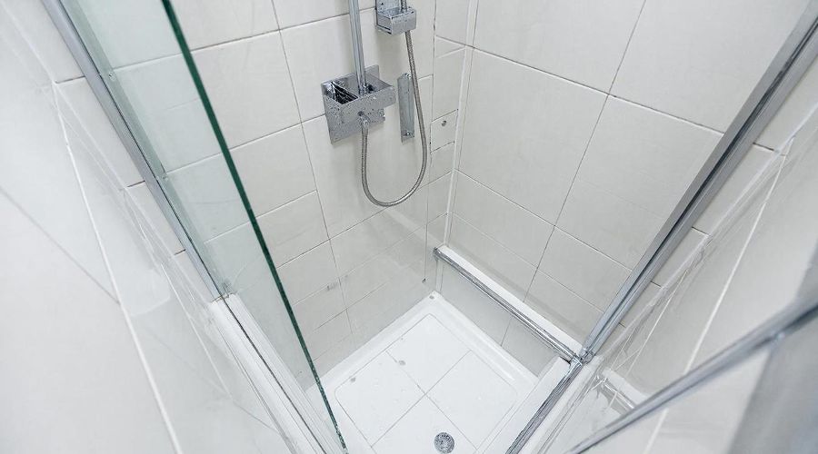 душ © Изображение сгенерировано с помощью Gigachat