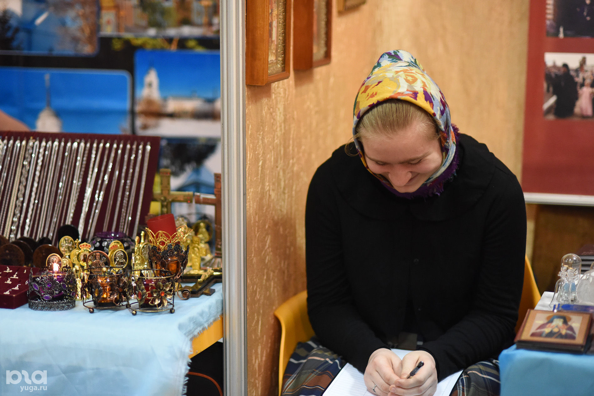 православная ярмарка в краснодаре 2021. зимняя православная выставка. выставка ярмарка зал.