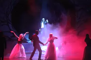 Сцена из мюзикла «Дракула» &copy;&nbsp;Скриншот видео с сайта drakula.st-musical.ru