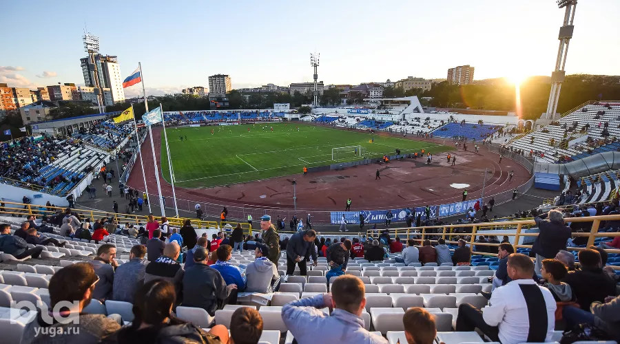 Центральный стадион Новороссийска &copy;&nbsp;Фото Елены Синеок, Юга.ру