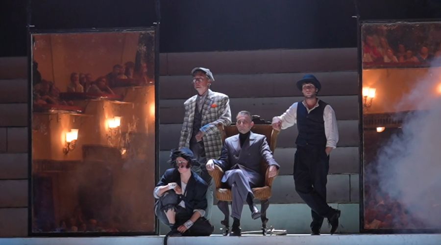 Кадр из спектакля «Мастер и Маргарита» © Скриншот видео с Rutube-канала «Архангельский театр драмы им. М.В. Ломоносова»