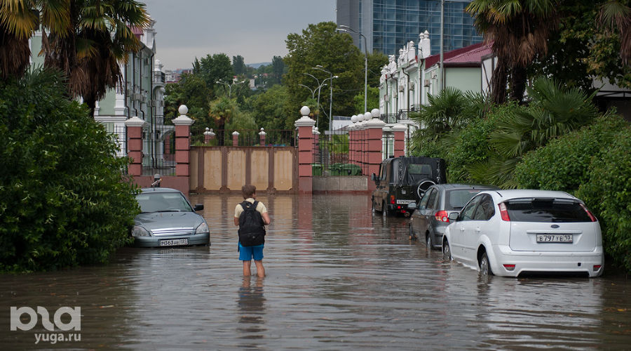 Подтопление в Центральном районе Сочи © Нина Зотина, ЮГА.ру