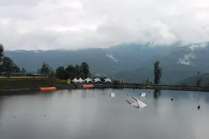 Верхнее озеро на курорте &laquo;Роза Хутор&raquo; &copy;&nbsp;Фото Марины Солошко, Юга.ру