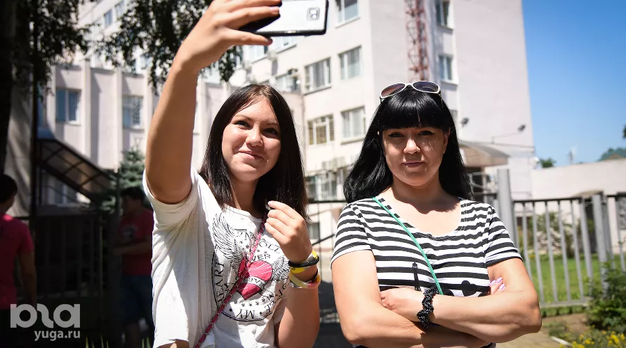 Полиция Краснодара провела акцию "Безопасное селфи" &copy;&nbsp;Елена Синеок, ЮГА.ру