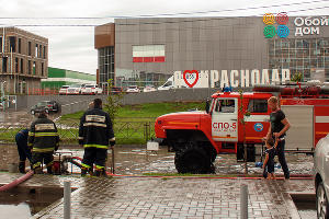 Последствия ливня на улице Московской &copy;&nbsp;Фото Дмитрия Пославского, Юга.ру