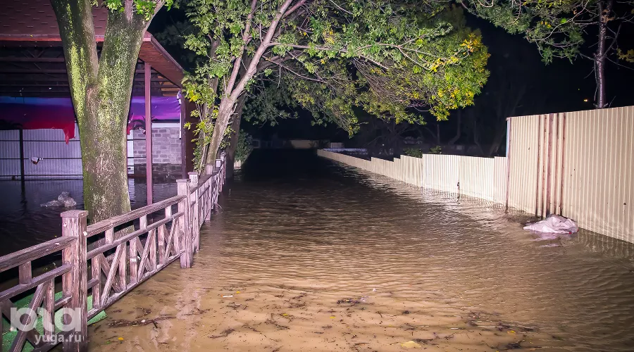Подтопление в Туапсе, 24 октября 2018 г. &copy;&nbsp;Фото Владислава Щеколдина, Юга.ру