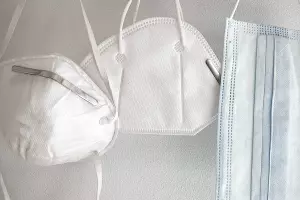 Медицинские маски &copy;&nbsp;Фото Isaac Quesada, unsplash.com