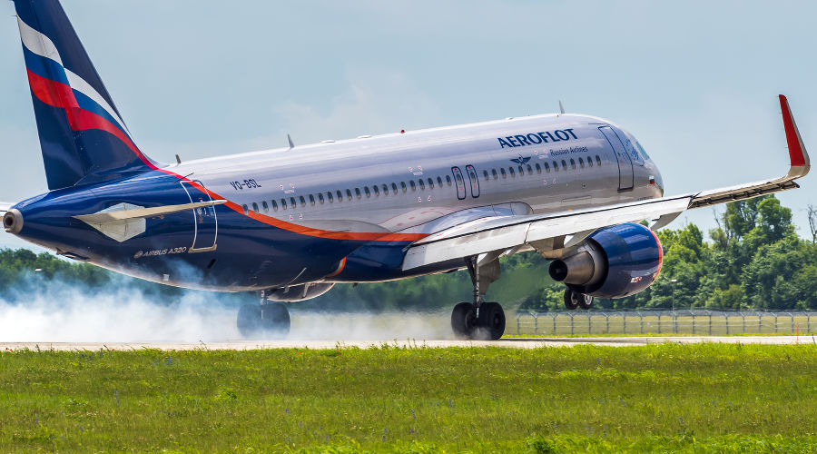 Июнь 2017 года. Посадка первого самолета на новую ВПП в Краснодаре © Фото пресс-службы «Базэл Аэро»