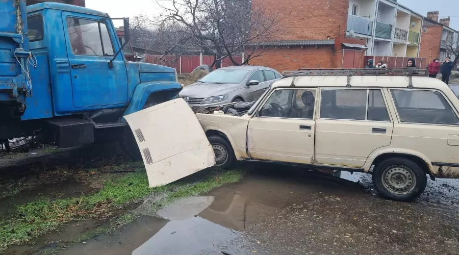 ДТП с несовершеннолетним водителем в Вимовце &copy;&nbsp;Фото ОГИБДДД ОМВД по Усть-Лабинскому району из телеграм-канала t.me/gibdd123ustlab