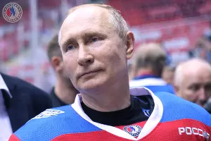 Владимир Путин &copy;&nbsp;Фото пресс-службы Ночной хоккейной лиги