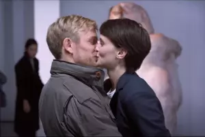 Кадр из трейлера к фильму «Двуличный любовник» &copy;&nbsp;Скриншот видео с YouTube-канала iVideos, www.youtube.com/channel/UCs9tHGGpNjOMiCnbqTGA1PQ