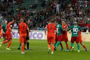 Драка между футболистами «Урала» и «Локомотива» в финале Кубка России &copy;&nbsp;Фото с официального сайта ФК &laquo;Локомотив&raquo;, fclm.ru