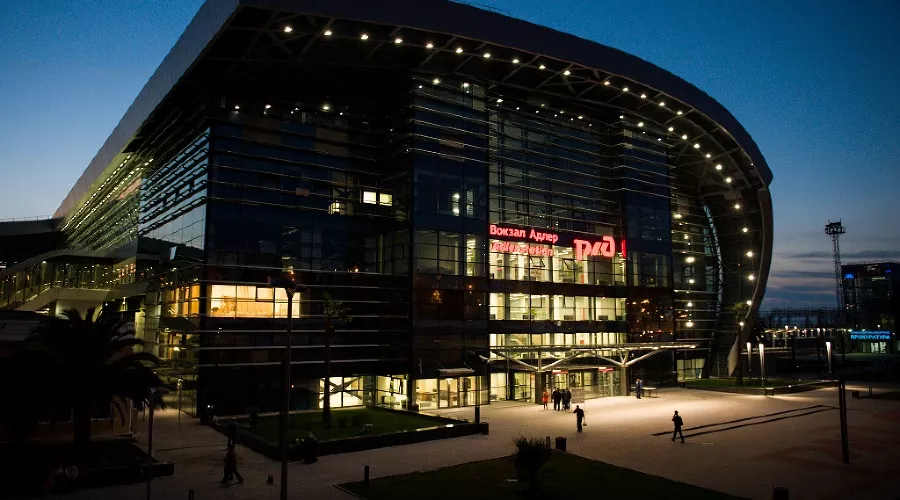 Железнодорожный вокзал Адлера &copy;&nbsp;Фото (с) Нина Зотина