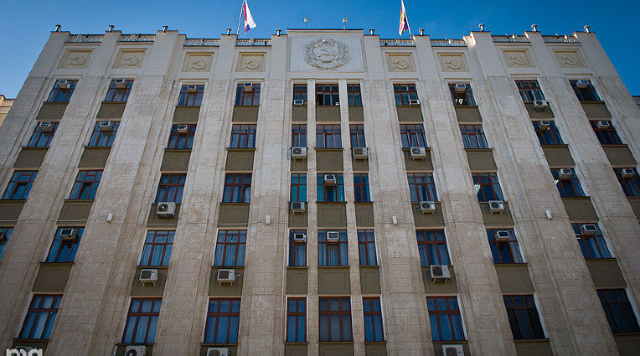 Здание администрации Краснодарского края  &copy;&nbsp;Елена Синеок, ЮГА.ру