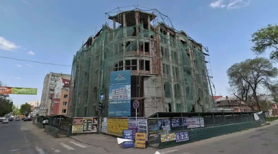 Здание по улице Красноармейской у пересечения с Головатого &copy;&nbsp;Скриншот yandex.ru/maps, панорама 2010 года