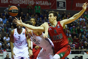 "Локомотив-Кубань" вырвал победу у "Анадолу Эфес" в матче Топ-16 Евролиги © Елена Синеок, ЮГА.ру