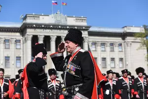 Парад казаков в Краснодаре &copy;&nbsp;Фото Елены Синеок, Юга.ру