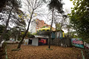 Бывшее кафе &laquo;Спутник&raquo;, Краснодар, улица Атарбекова, 2020 год &copy;&nbsp;Фото Елены Синеок, Юга.ру