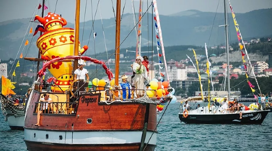 Карнавал на воде, Геленджик &copy;&nbsp;Фото пресс-службы администрации Геленджика